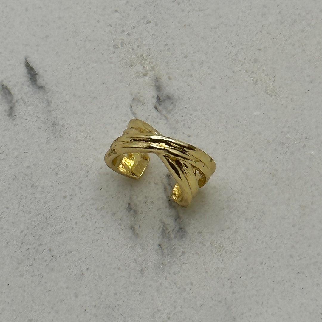 Gold Earcuff J.
