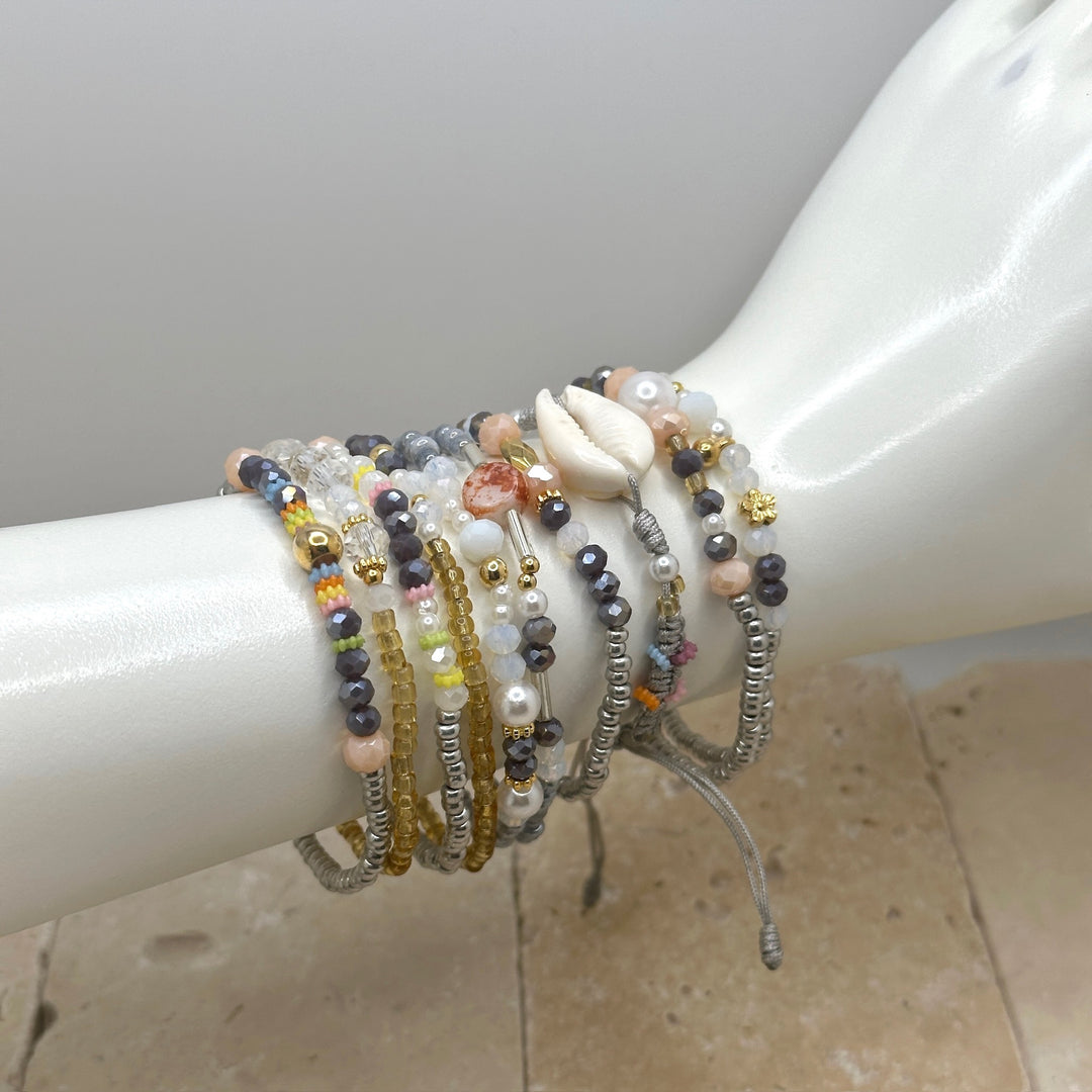 Concha Gris Bracelets