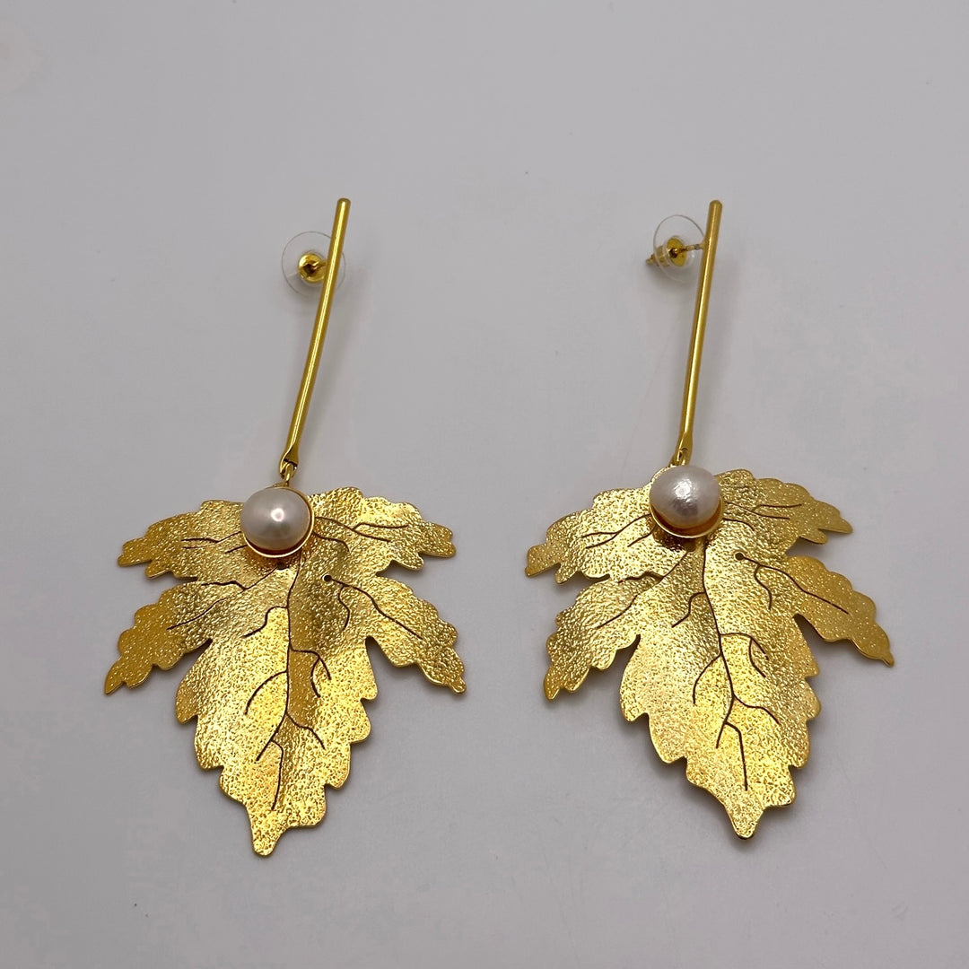 Mistletoe Pearl Earrings