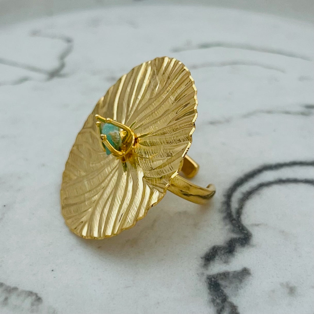 Circular Esmeralda Ring