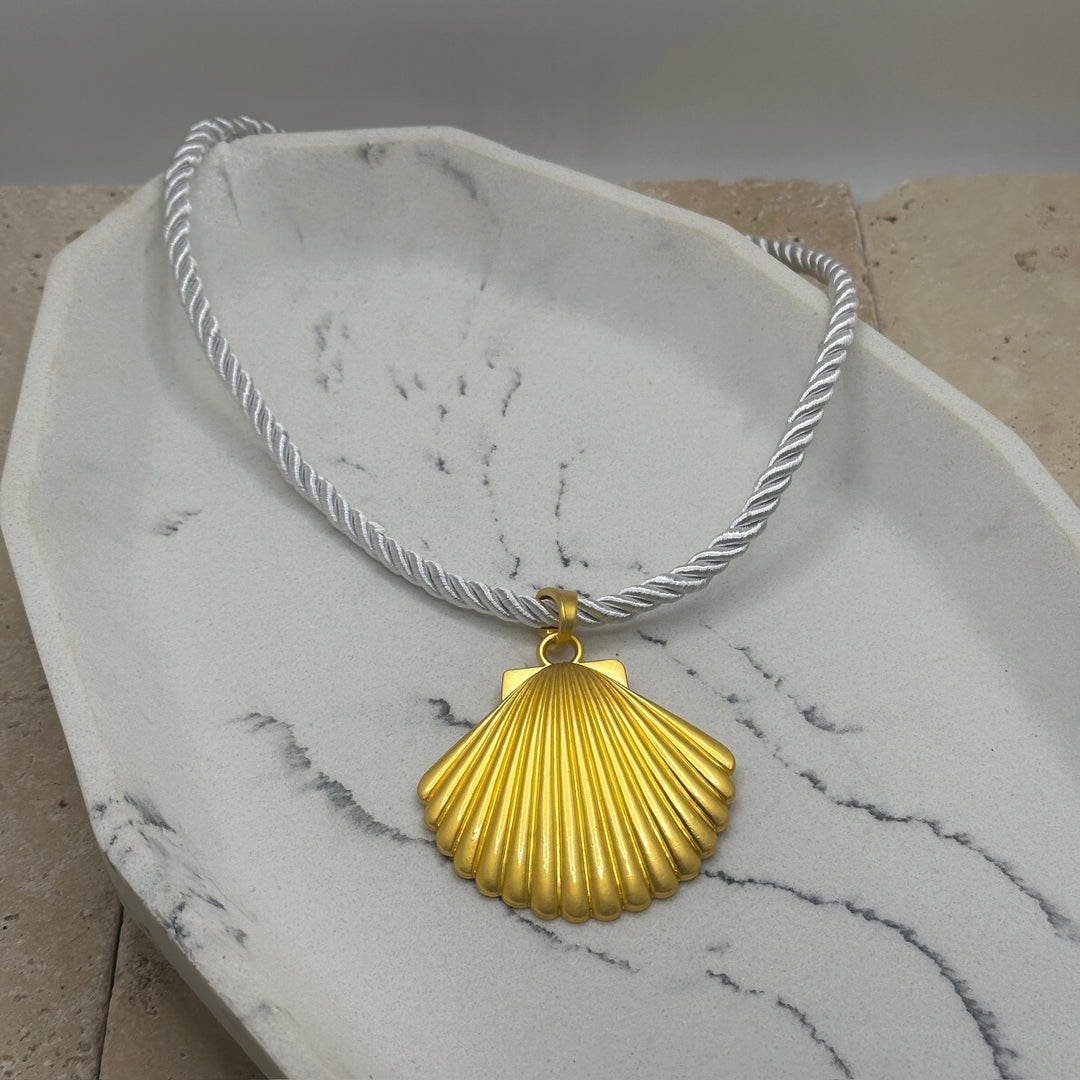 Caracol Dorado Necklace