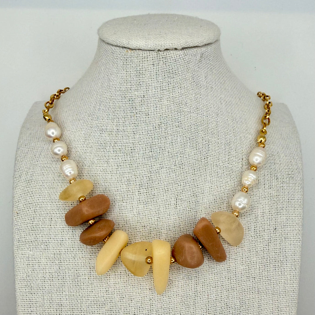 Sandstone pearl necklace
