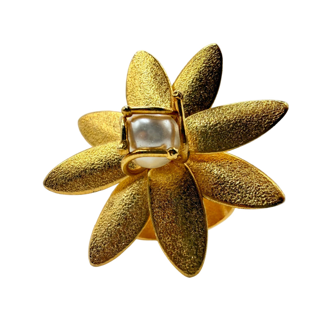 Pearl bloom ring