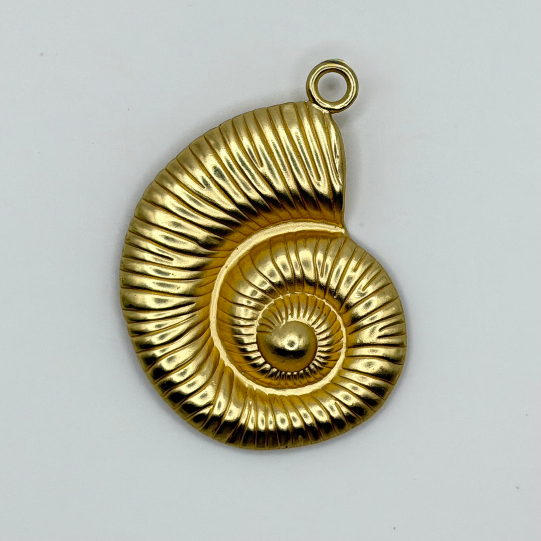 Ocean shell charm