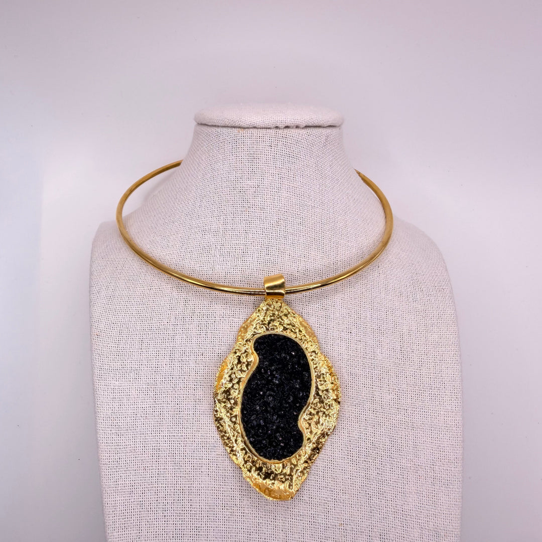 Black tide necklace