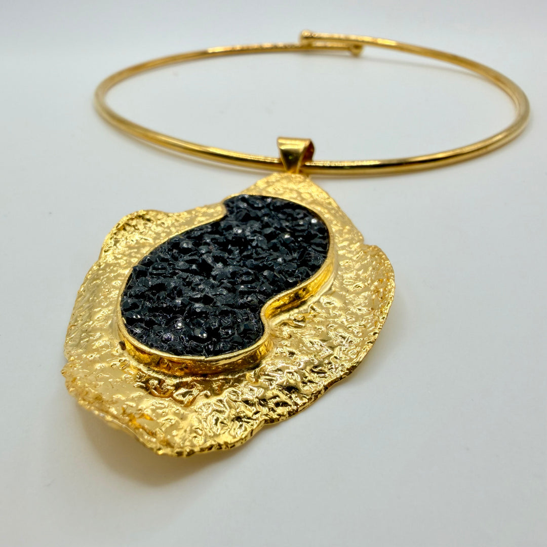 Black tide necklace