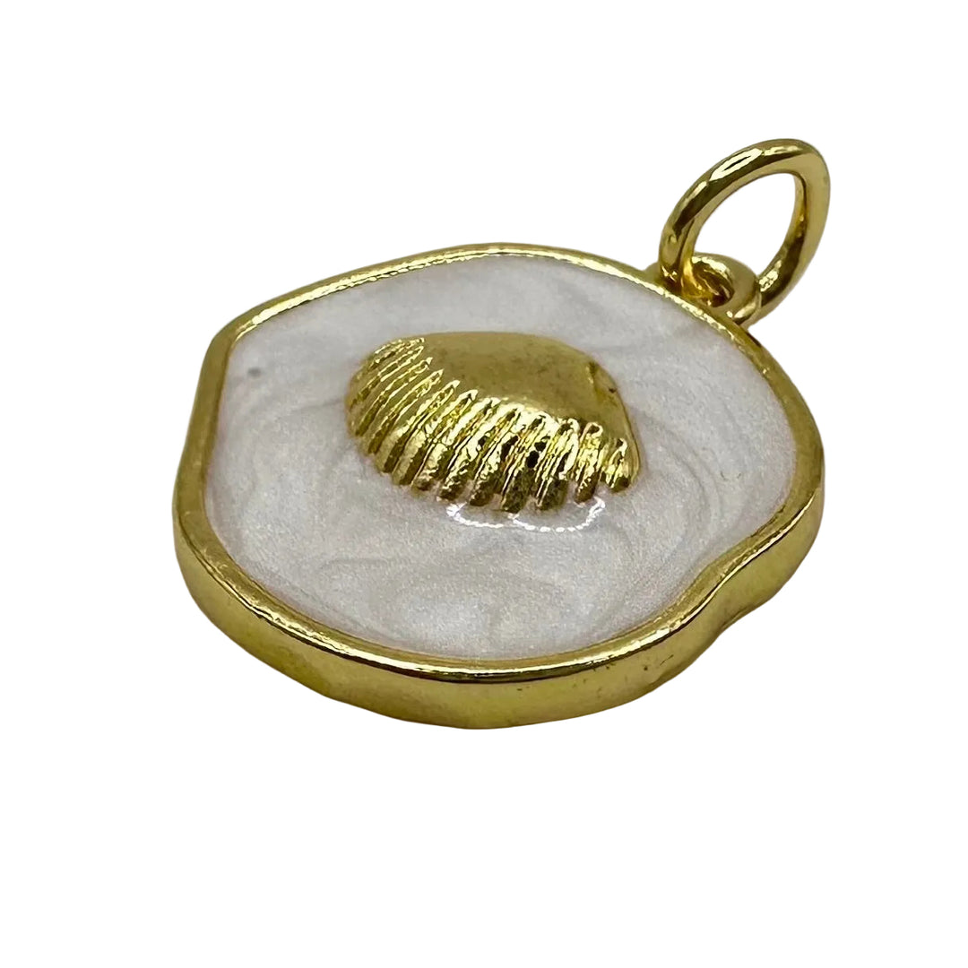 Round pearl charm