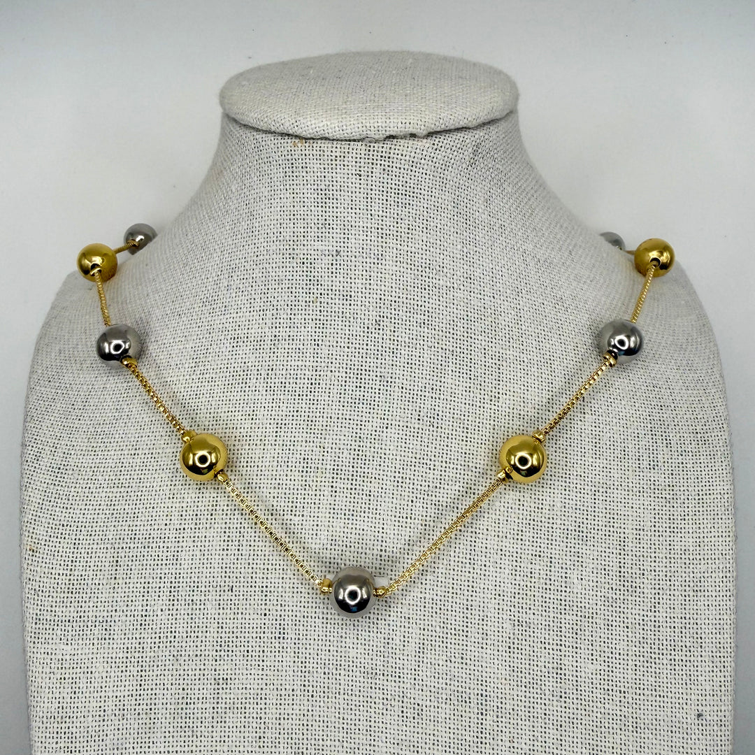 Duality dots necklace