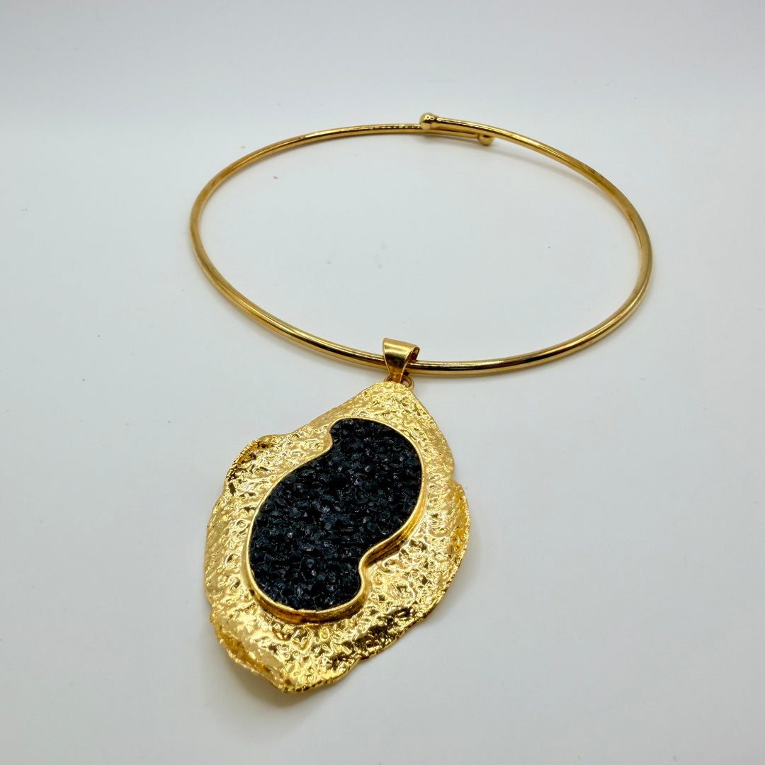 Black tide necklace
