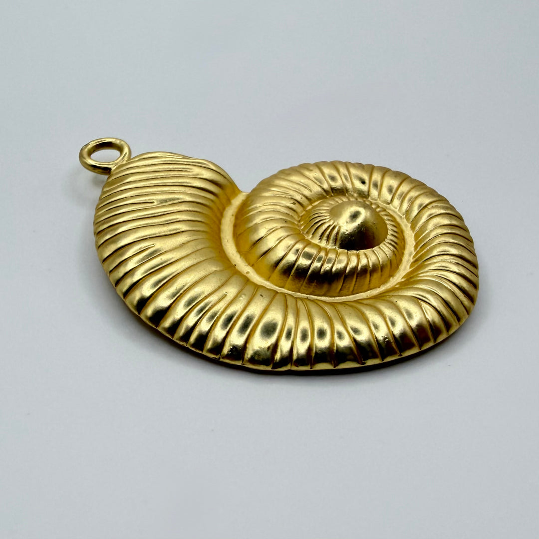 Ocean shell charm