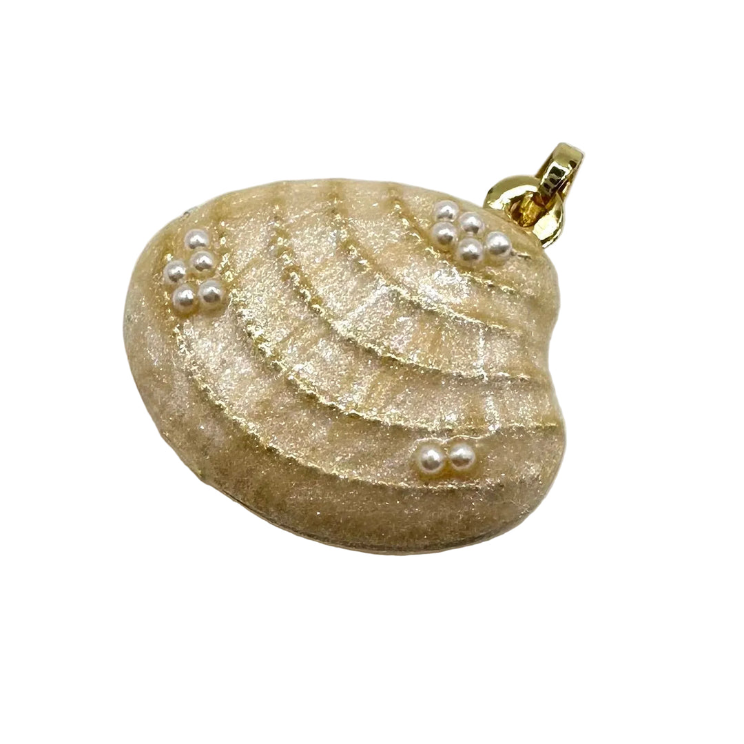 Tropical shell charm