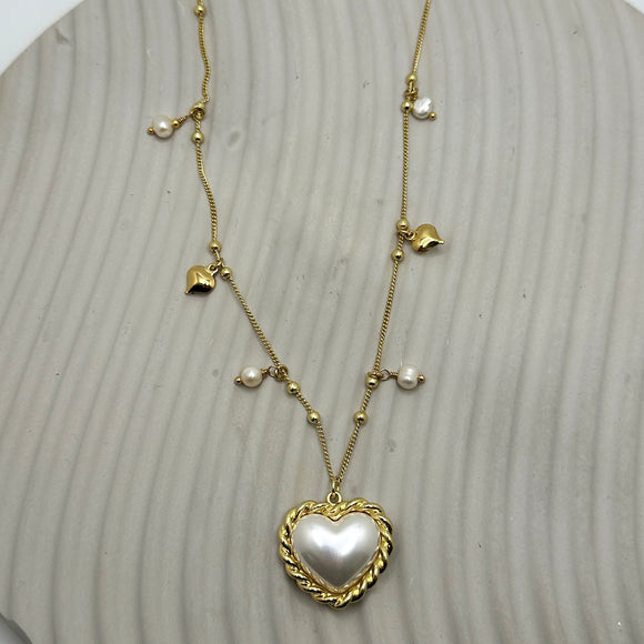 Perlas and Love Necklace