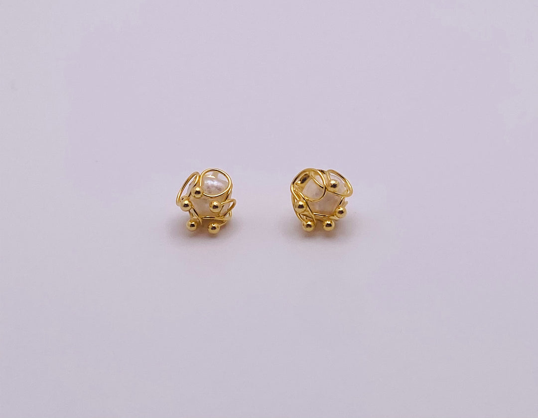 Pearly Studs S