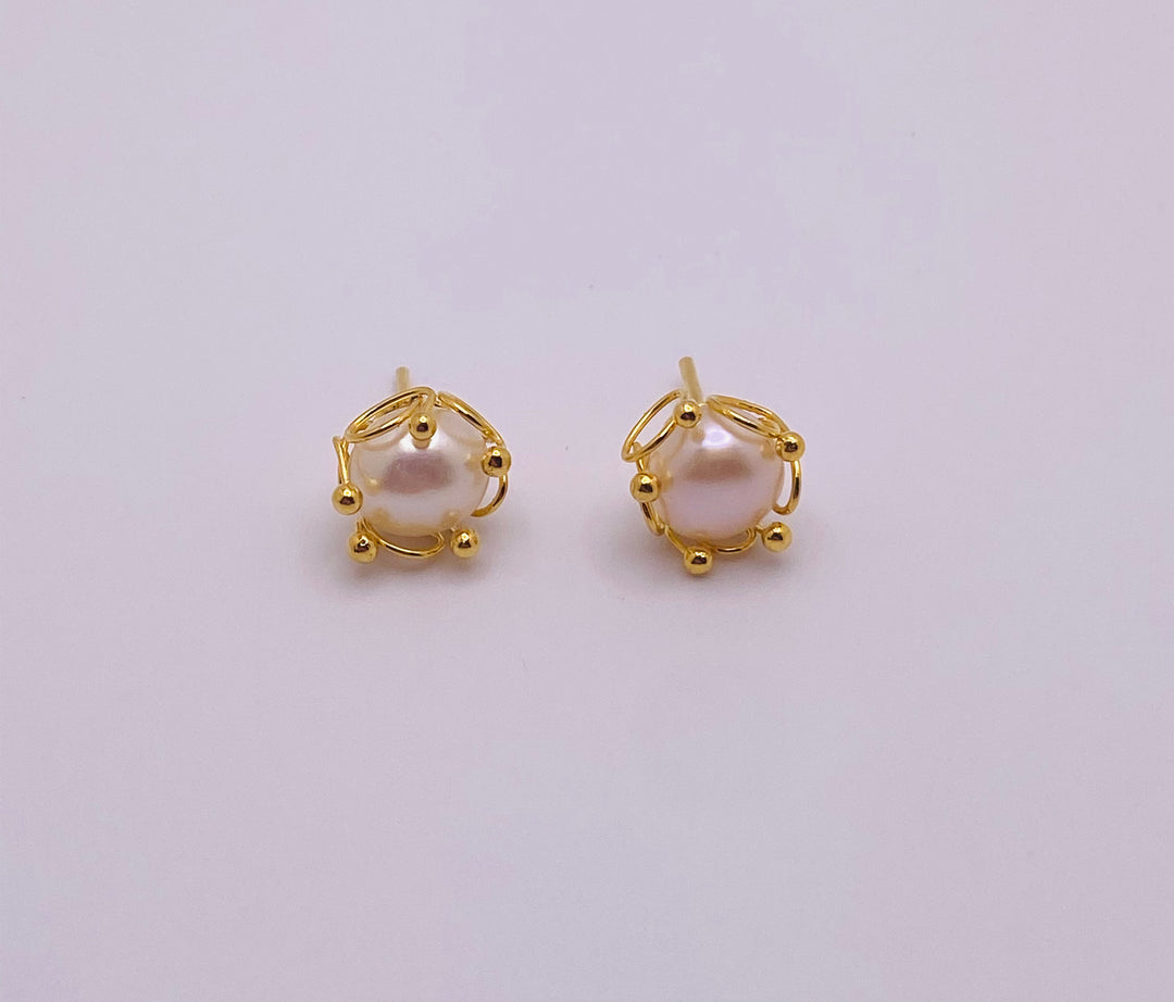 Pearly Studs M