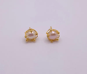 Pearly Studs M