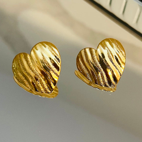 Love S Gold Studs Earrings
