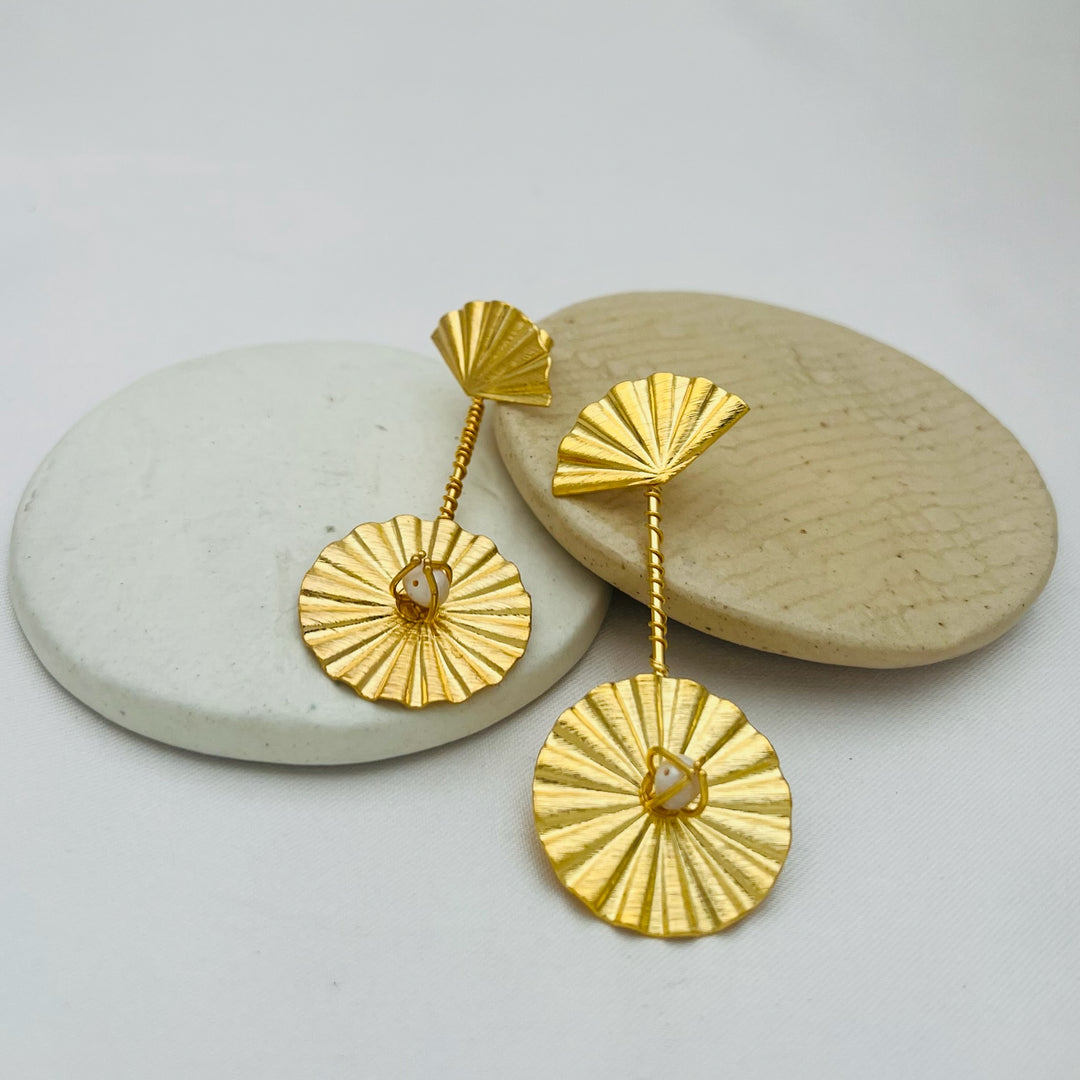 Fan Pearl Parasol Earrings