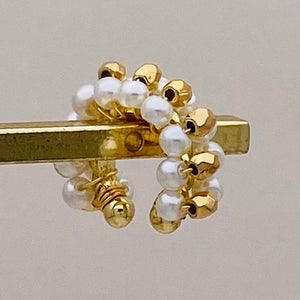 Doble Gold Pearls Earcuff